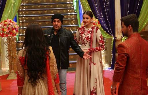 Salman Khan, Anushka Sharma with Meera Deosthale and Paras Arora