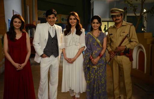  L-R Saumya Tandon, Aasif Sheikh, Anushka Sharma, Shubhangi Atre and Rohitash Gaud on the sets of &TVs Bhabhi Ji Ghar Par Hai
