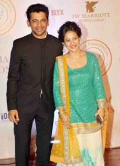 Sunil Grover & wife Aarti