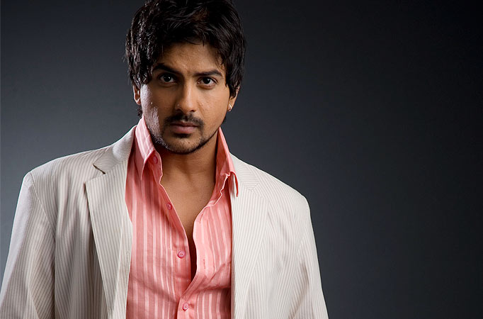 Famous Marathi actor Pushkar Jog gears up for his Bollywood debut with