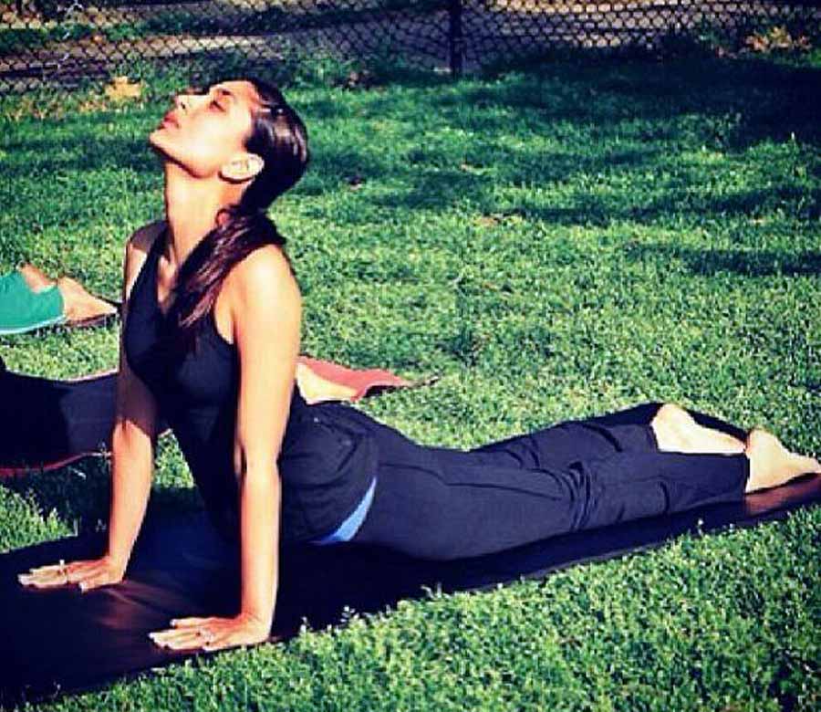 kareena kapoor yoga photos à´à´¨àµà´¨à´¤à´¿à´¨àµà´³àµà´³ à´à´¿à´¤àµà´°à´