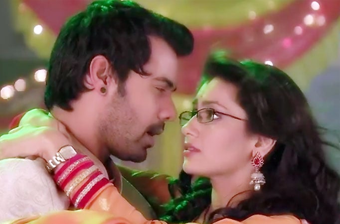 A kiss 'miss' situation between Pragya and Abhi in Kumkum Bhagya