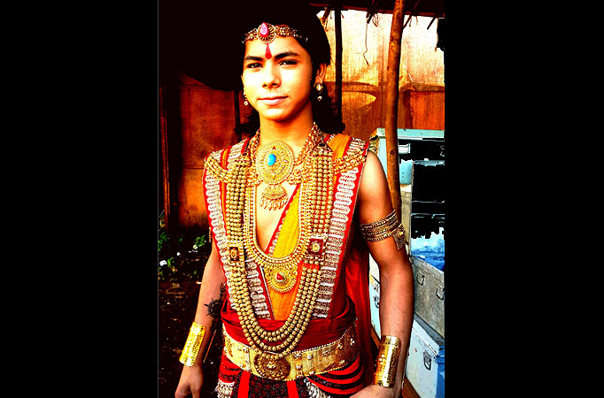 Siddharth Nigam chooses 'grand neck-pieces' for his princely look in