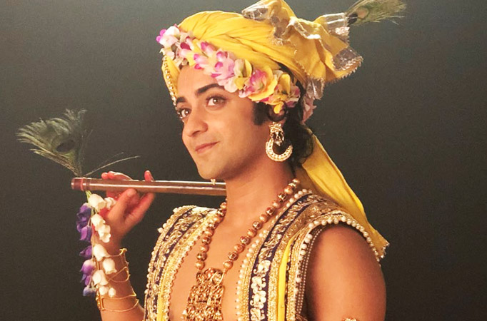 Sumedh Mudgalkar plays the flute just like Lord Krishna! Watch the video!