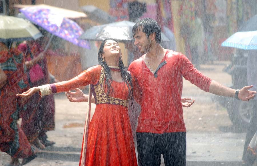 Romantic rain dance sequence in Aur Pyaar Ho Gaya