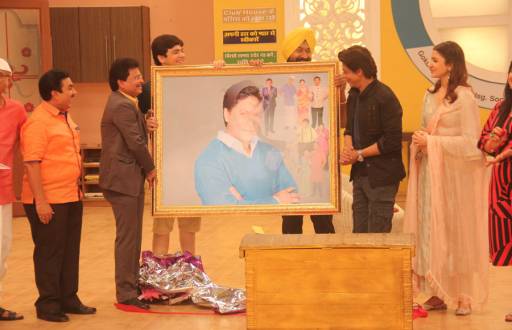 SRK-Anushka celebrate Taarak Mehta's 9th anniversary 
