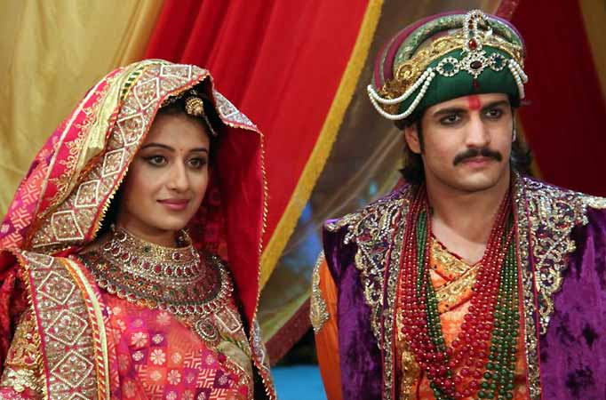 Jodha And Akbar To Disguise As A Marvari Couple In Zee Tv S Jodha Akbar