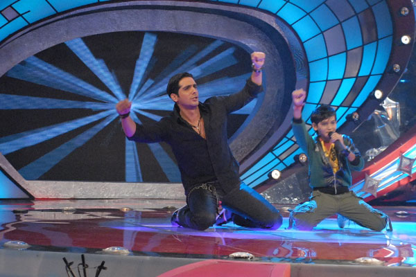 Zayed dancing on chaiyya chaiyya 