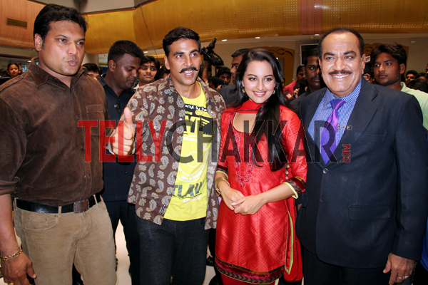 Dayanand Shetty ,Akshay Kumar,Sonakshi Sinha And Shivaji Satam