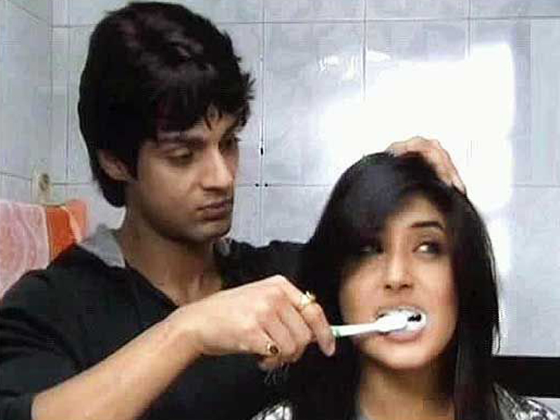 Karan Wahi,Kritika Kamra