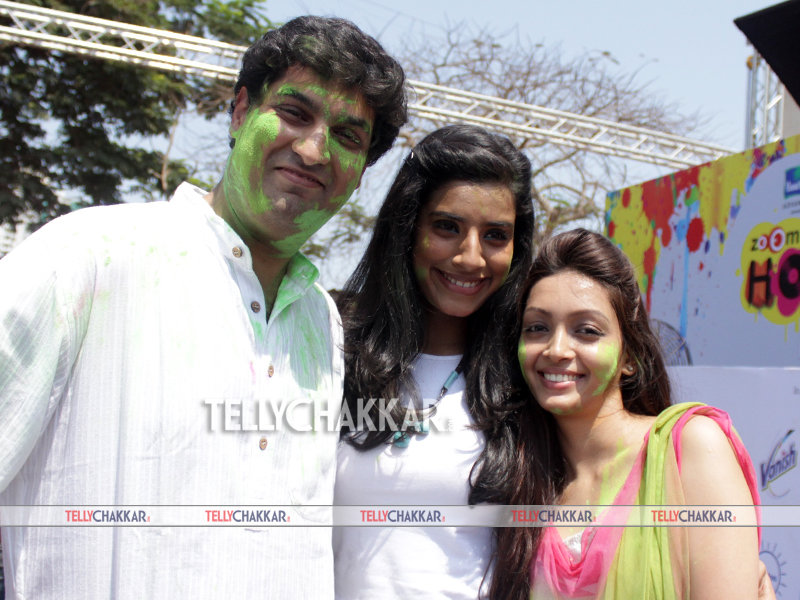 Kunal Roy Kapoor with the actresses of Nautanki Saala 