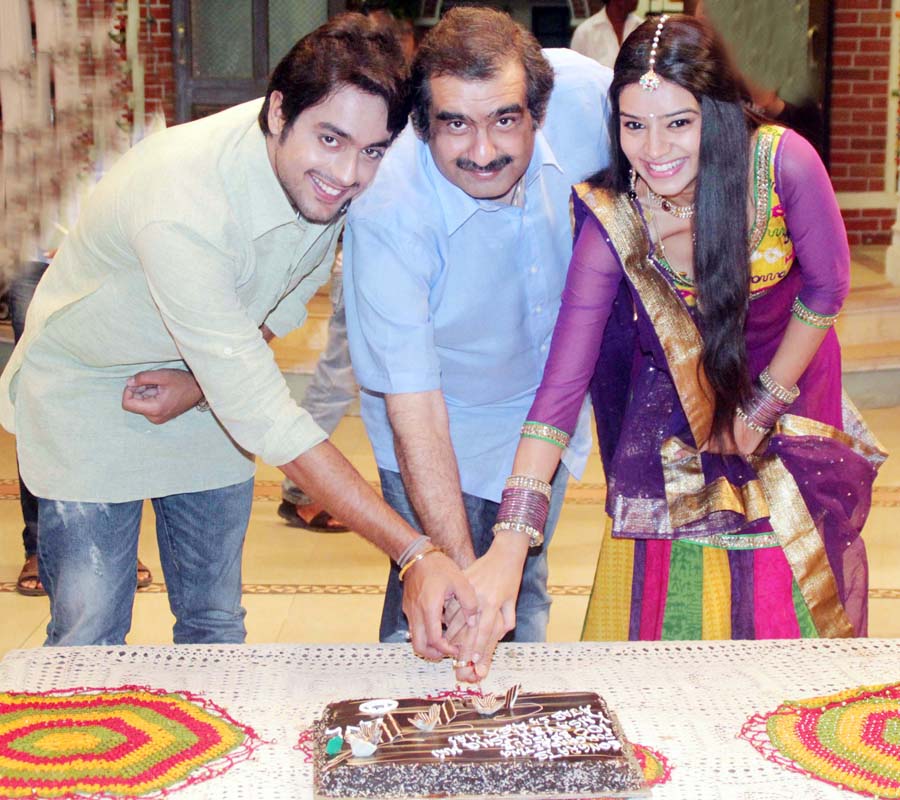 Celebration time: Kaise Yeh Ishq completes 100 episodes