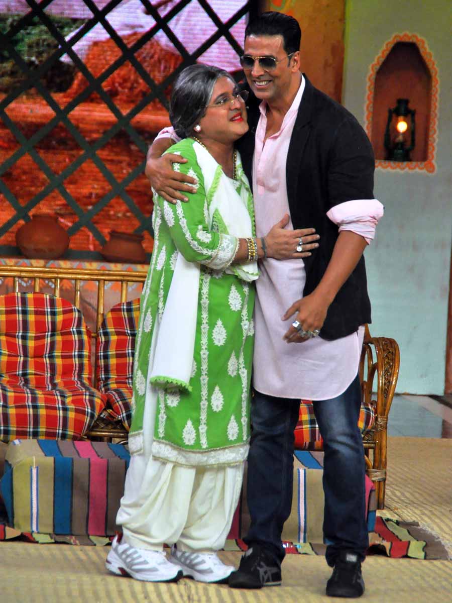 Ali Asgar and Akshay Kumar