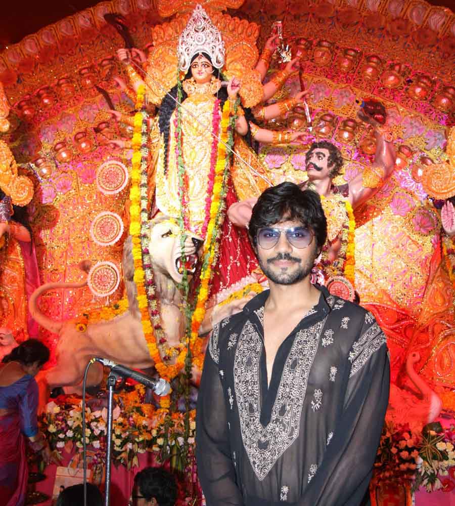 Celebs galore at The North Bengal Sarbajanin Durga Puja, Tulip Star, Juhu (Mumbai)