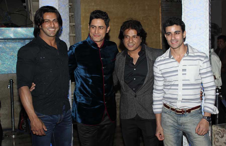 Rajbir Singh, Mohit Raina and Gautam Rode with Nikhil Sinha