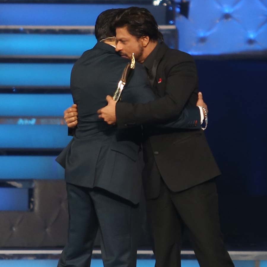 Shah Rukh and Salman hug again