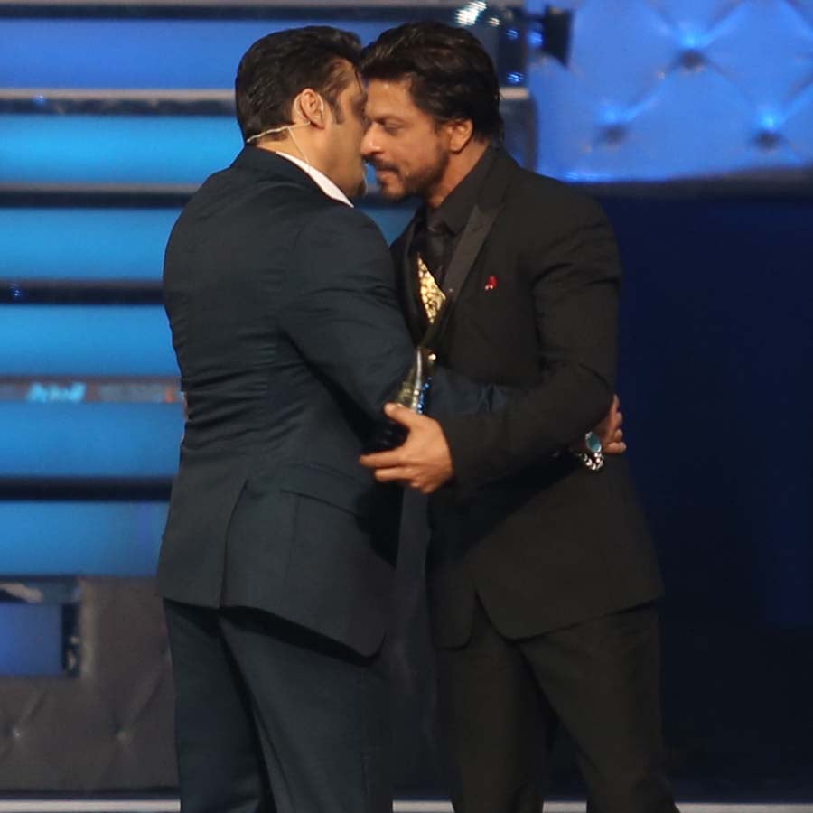 Shah Rukh and Salman hug again