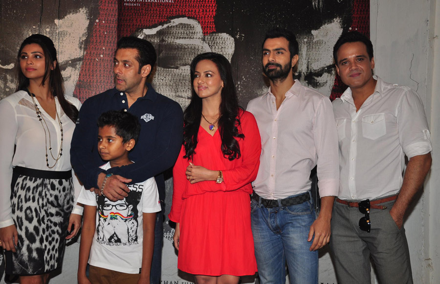 Daisy Shah,Salman Khan,Naman Jain (Child),Sana Khan,Ashmit Patel,Yash Tonk