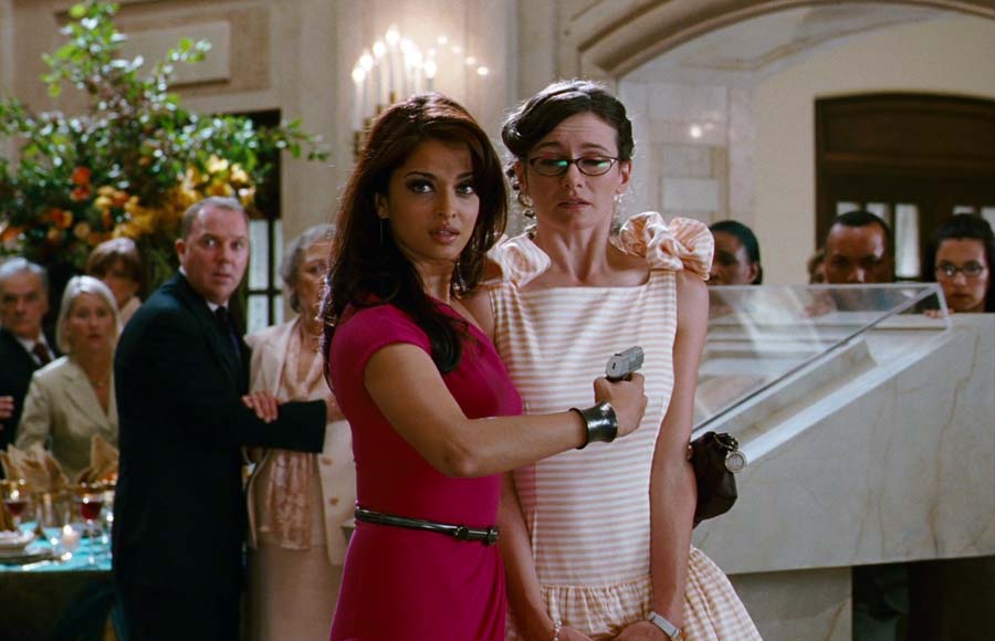 Aishwarya Rai in "Pink Panther 2"