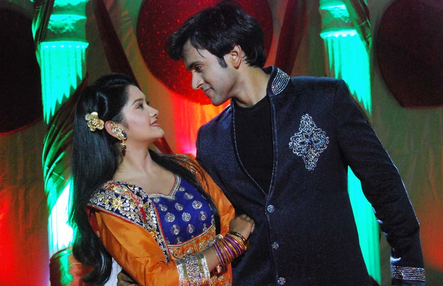 Song and dance sequence in Aur Pyaar Ho Gaya (Zee TV)