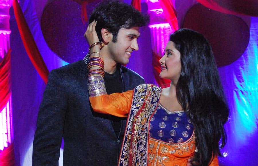 Song and dance sequence in Aur Pyaar Ho Gaya (Zee TV)