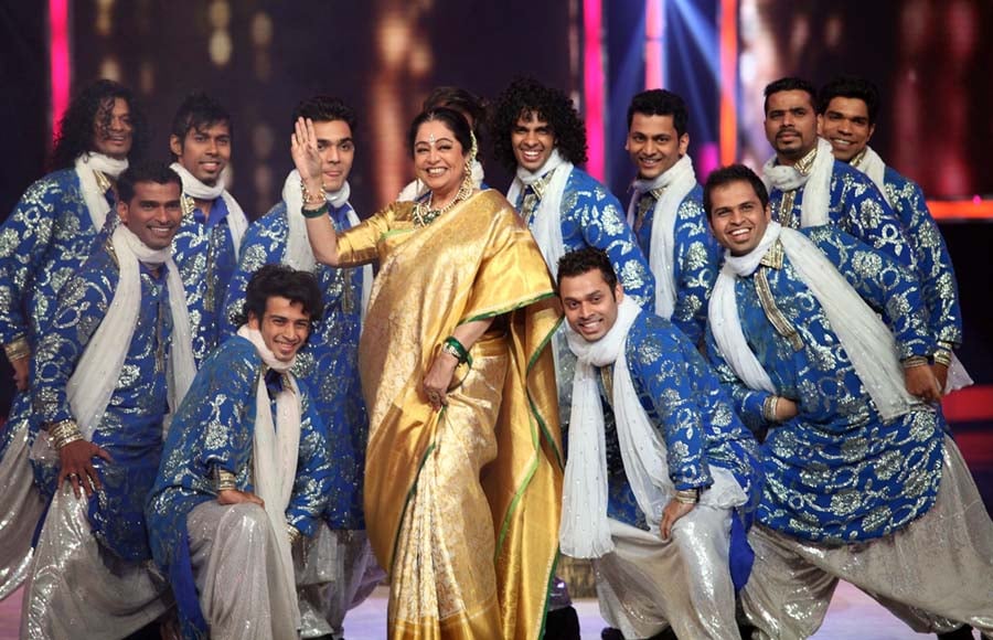 Kirron Kher dancing