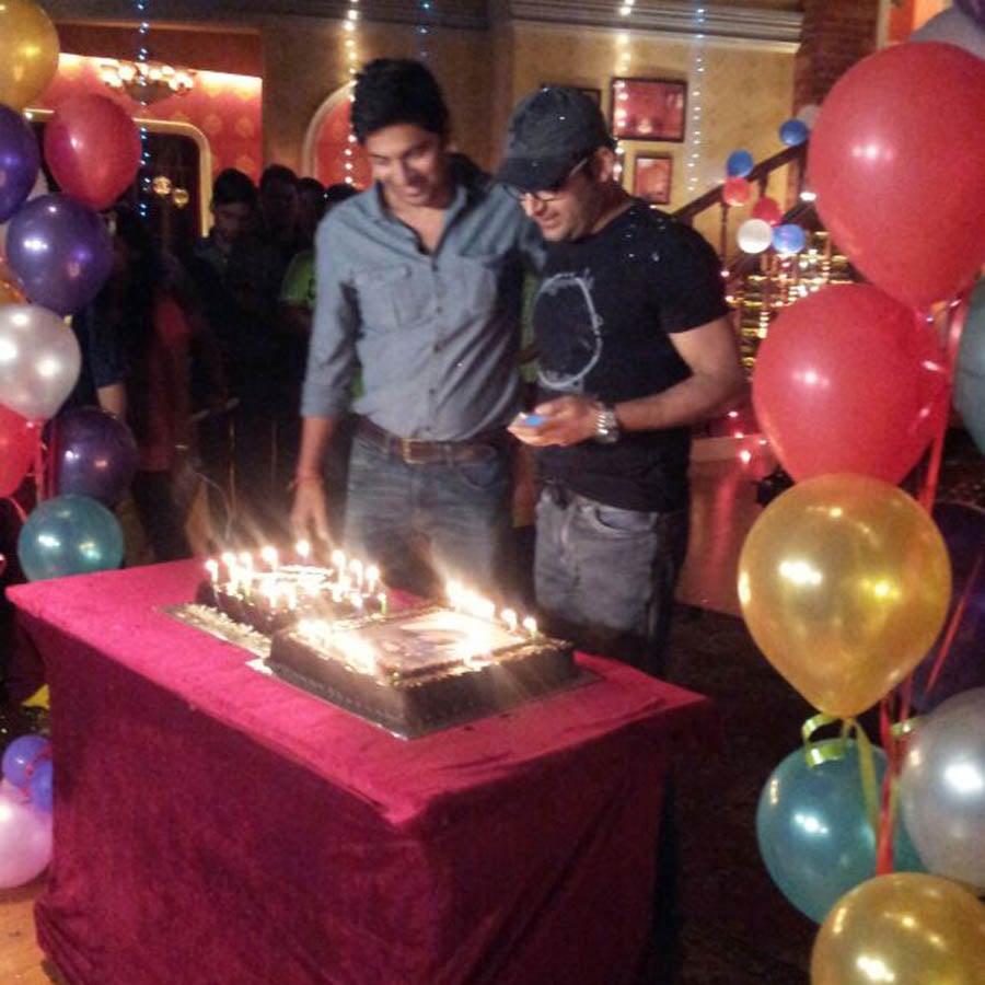 Kapil Sharma celebrates his birthday on the sets of Comedy Nighs with Kapil