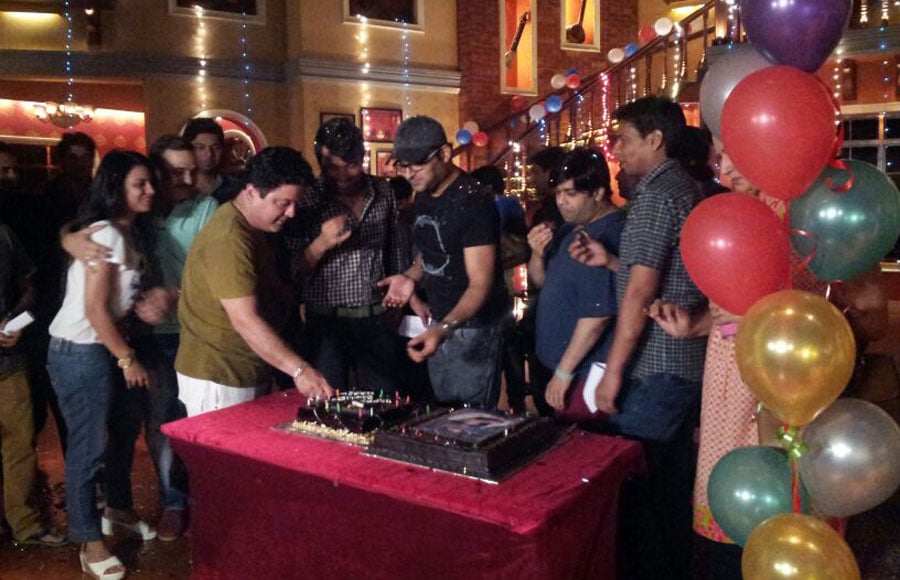 Kapil Sharma celebrates his birthday on the sets of Comedy Nighs with Kapil