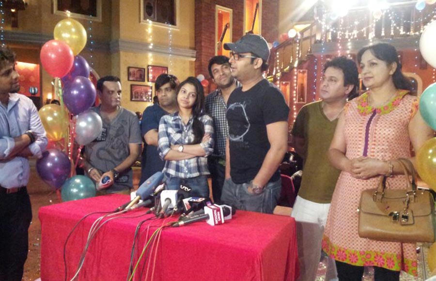 Kapil Sharma celebrates his birthday on the sets of Comedy Nighs with Kapil