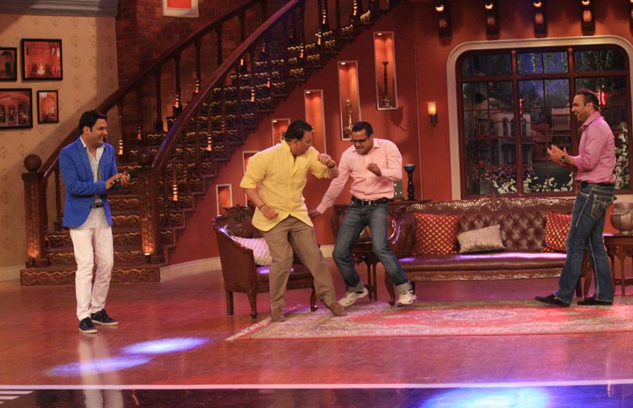 Virender Sehwag and Sunil Gavaskar on the sets of Comedy Nights with Kapil