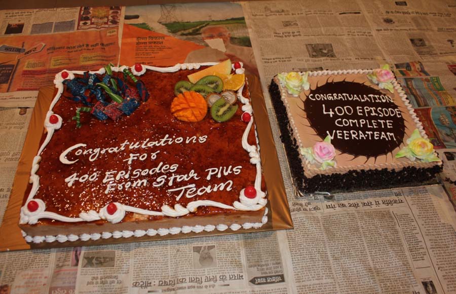 Veera completes 400 episodes: Cake cutting on the sets