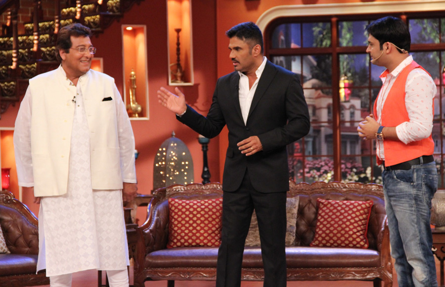 Sunil Shetty and Vinod Khanna with Kapil Sharma on the sets of Comedy Nights With Kapil promote their upcoming film Koyelaanchal