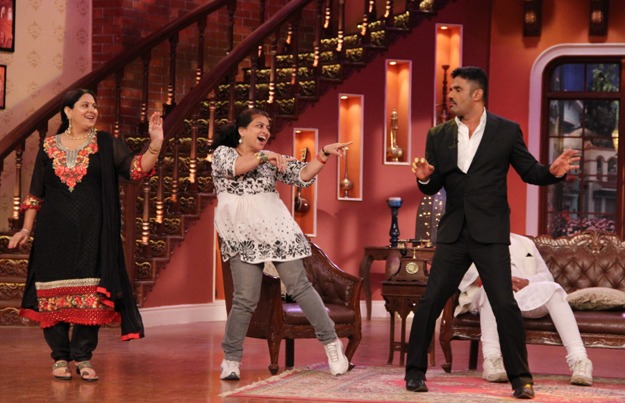 Sunil Shetty  with shakes a leg with his fans on the sets of Comedy Nights With Kapil