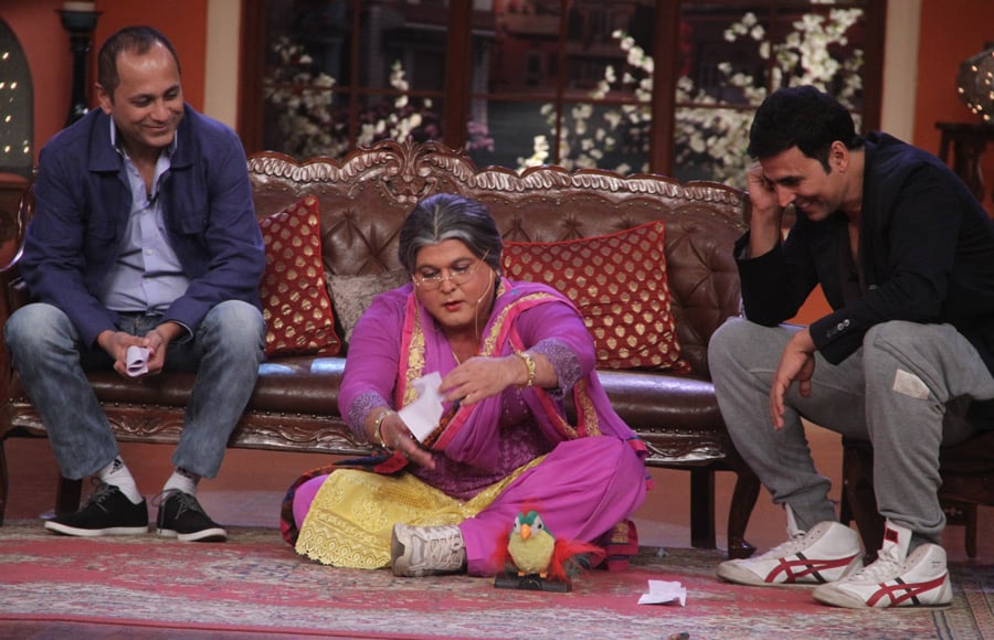  Akshay Kumar and Vipul Shah on the sets of Comedy Nights with Kapil