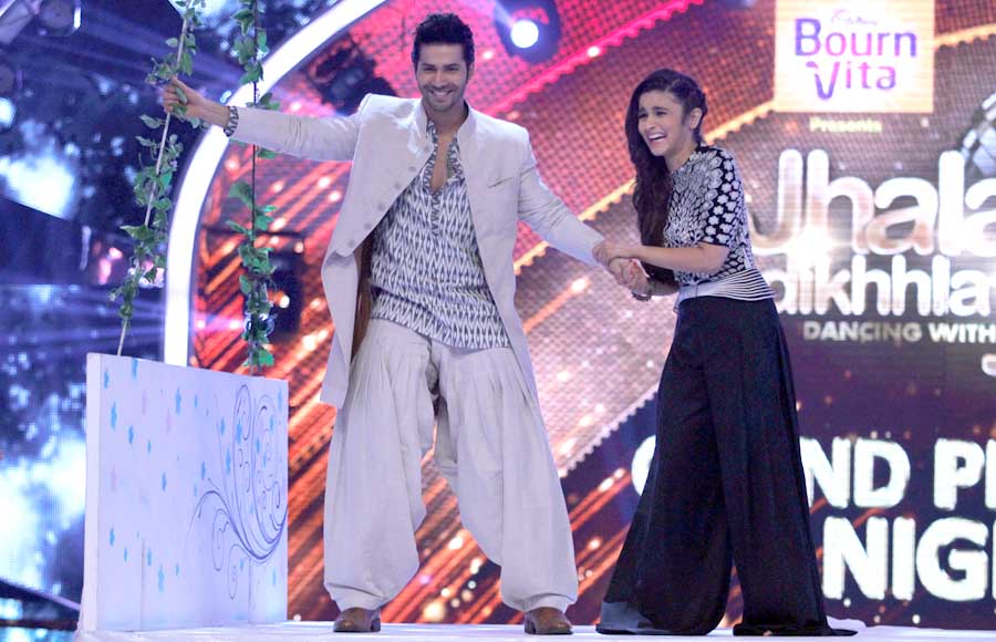  Alia and Varun getting playful while shooting a dance on Jhalak Dikhhla Jaa