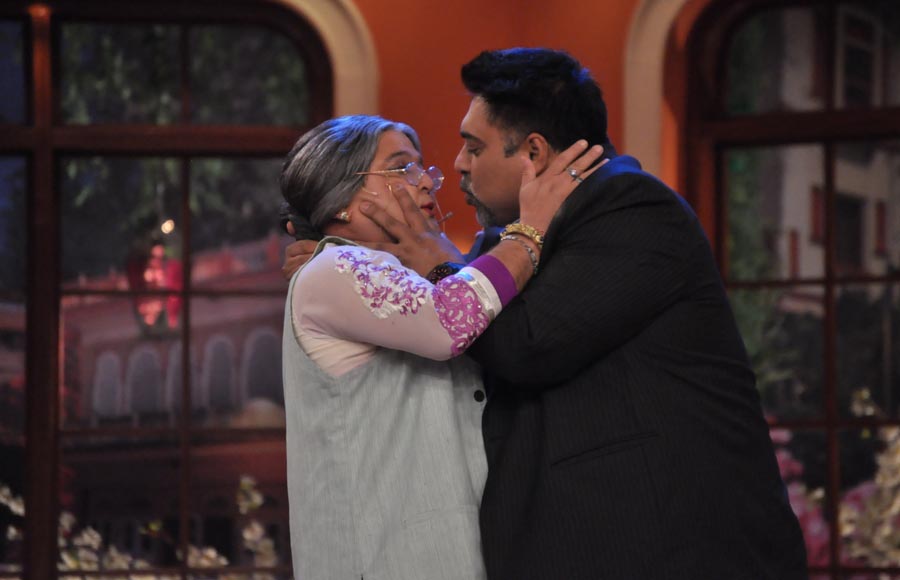 Dadi gives Ram Kapoor a Shagun Ki Pappi