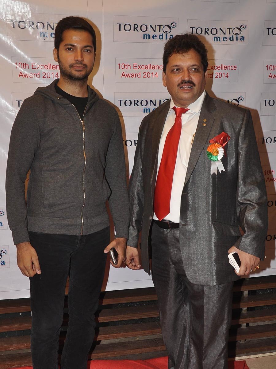 Prashantt Guptha & Dr. Satyendra Thakur (Organiser) at the '10th Excellence National Best Debutante Awards 2014'