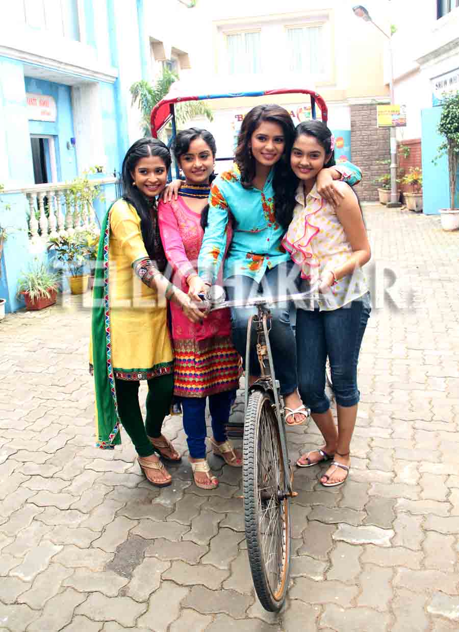  Ishita Ganguly, Sonal Vengurlekar, Neha Pednekar, Pragati Chourasiya