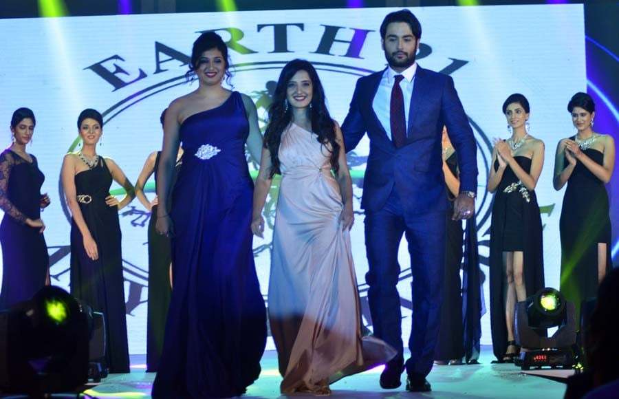 Vivian Dsena along with his wife Vahbbiz Dorabjee and Fashion designer Amy Billimoria