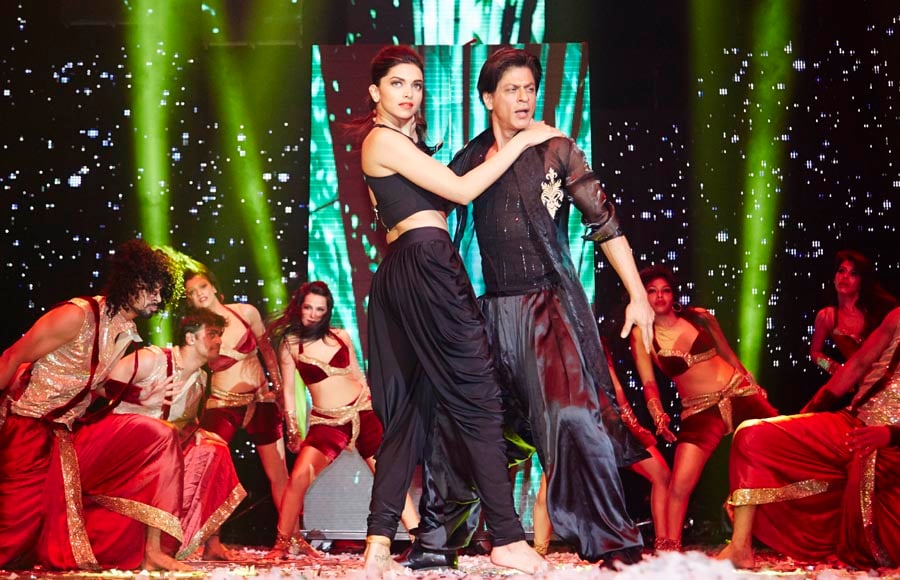 DEEPIKA PADUKONE AND SHAH RUKH KAHN AT SLAM+ THE TOUR IN LONDON