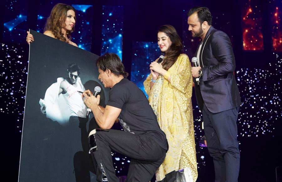 SHAH RUKH KHAN AND THE WINNING COUPLE AT SLAM+ THE TOUR IN LONDON