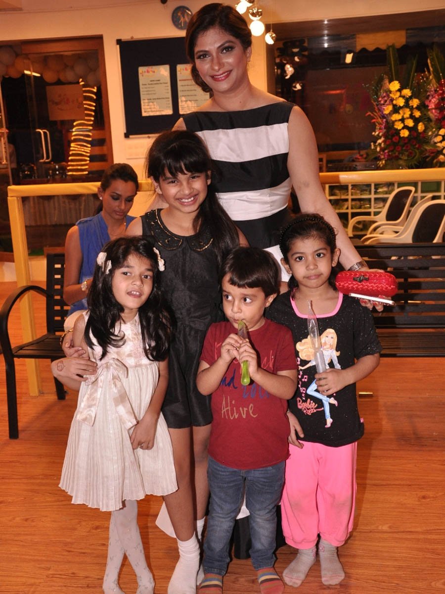 Sohanna Sinha with Kids