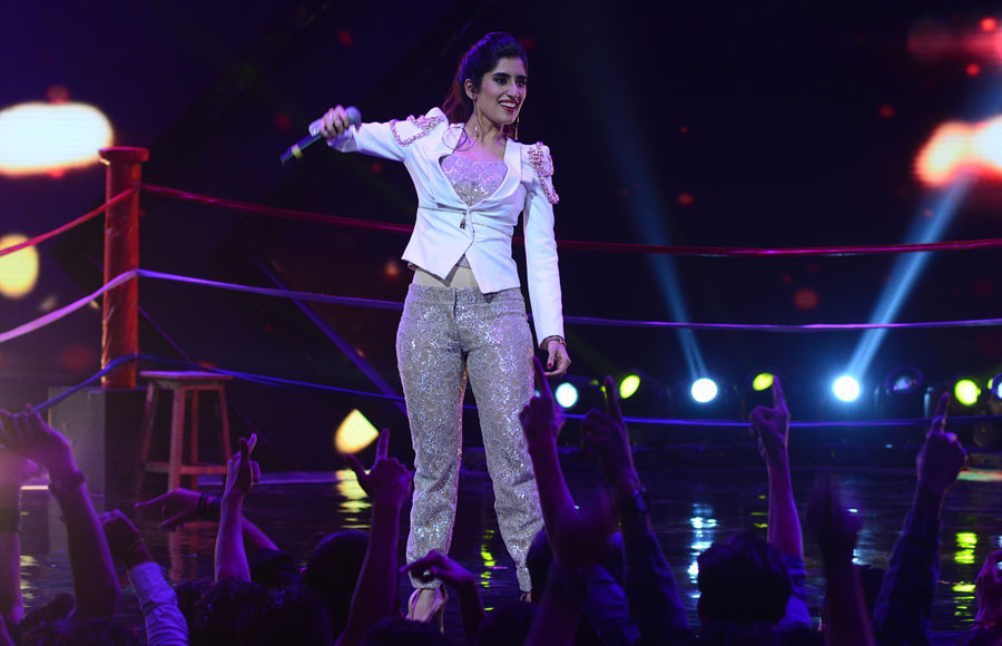 Akasa performing on India's Raw Star