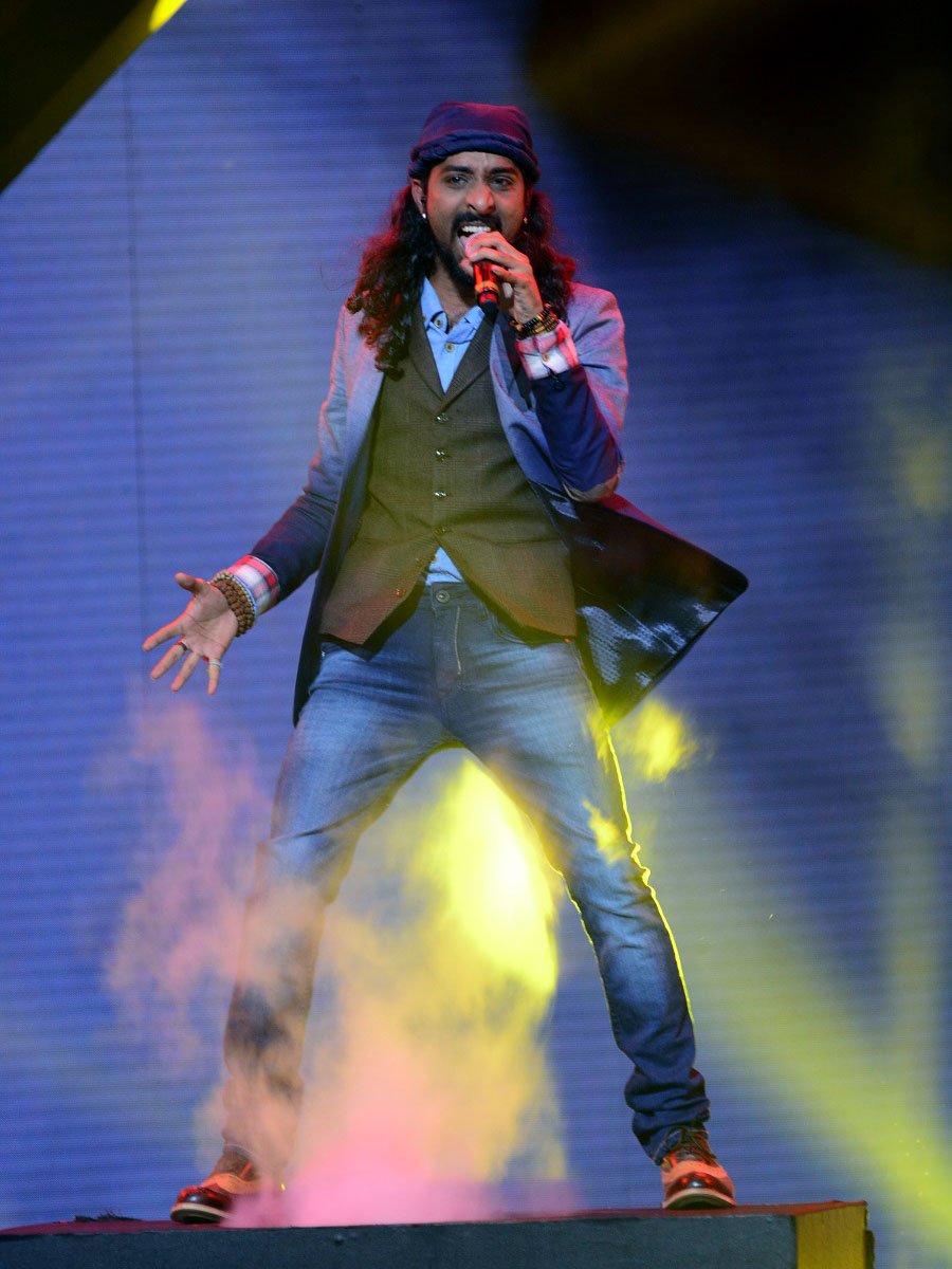 RituRaj performing on India's Raw Star