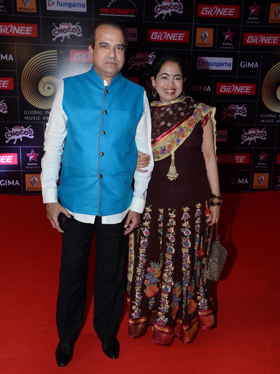 Suresh Wadkar along with his wife Padma Wadkar