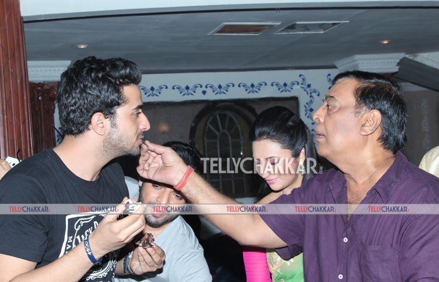 Aly Goni's birthday celebration on the sets of 'Yeh Hai Mohabbatein'