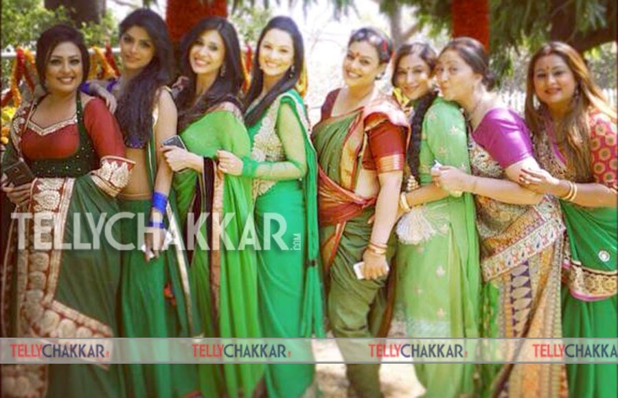 Ashwini Kalsekar, Sayantani Ghosh, Kishwer Merchantt, Pallavi Kulkarni with the ladies