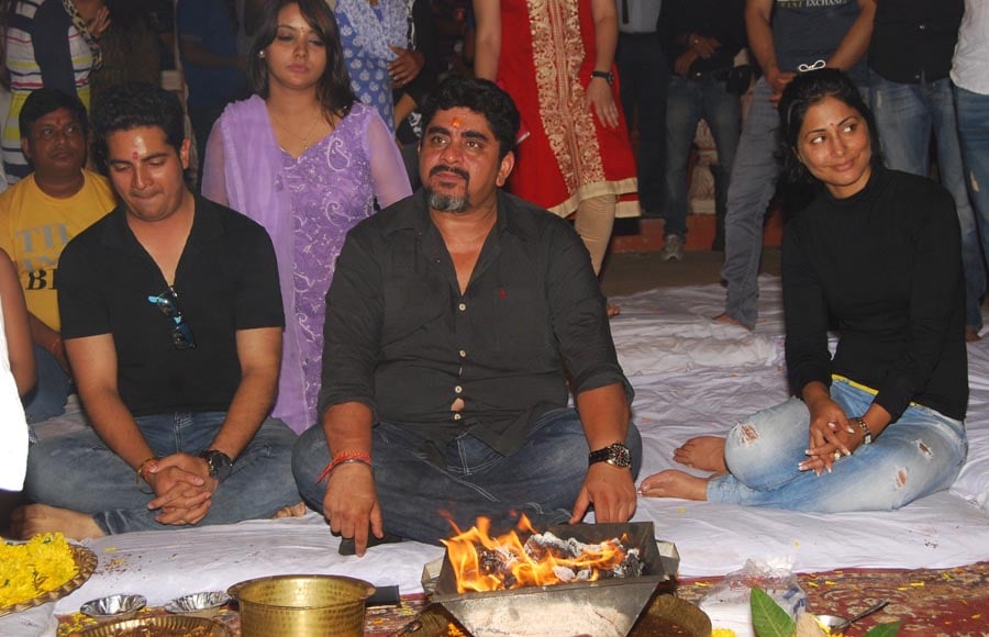 Celebration on the sets of Yeh Rishta Kya Kehlata Hai