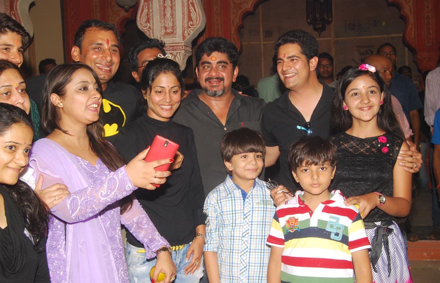 Celebration on the sets of Yeh Rishta Kya Kehlata Hai