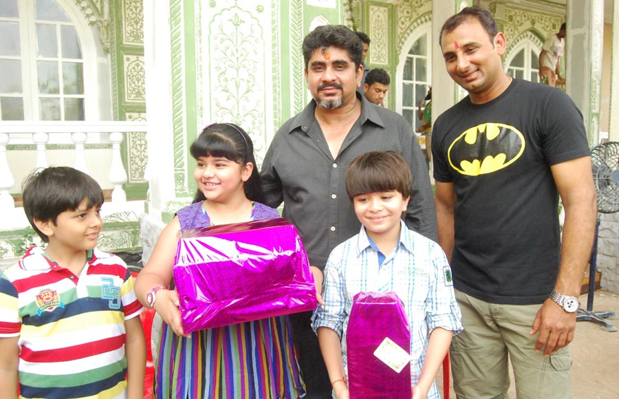 Celebration on the sets of Yeh Rishta Kya Kehlata Hai